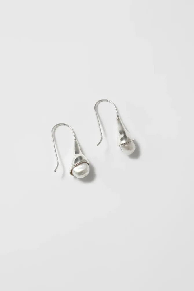 ANNA PEARL DROP EARRINGS