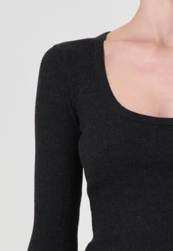 COREY SCOOP NECK TEE