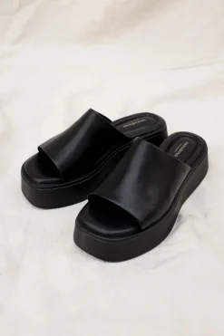 COURTNEY SLIDES