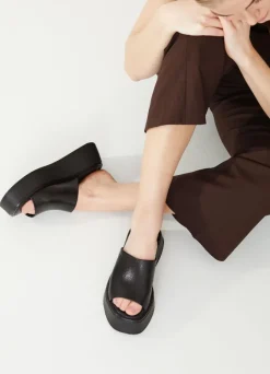 COURTNEY SLIDES