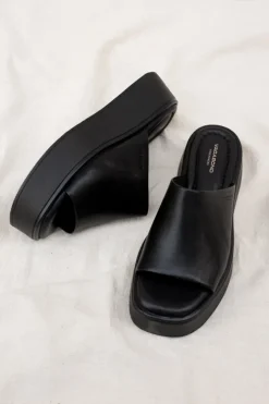 COURTNEY SLIDES