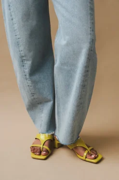 FLUME SANDAL