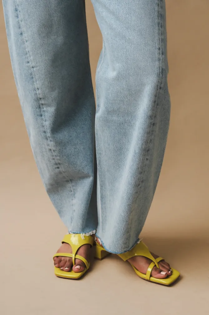 FLUME SANDAL