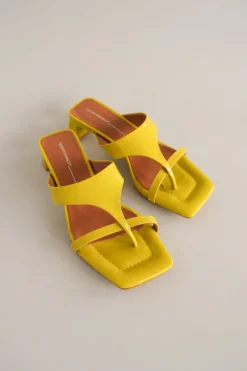 FLUME SANDAL