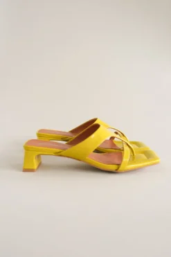 FLUME SANDAL