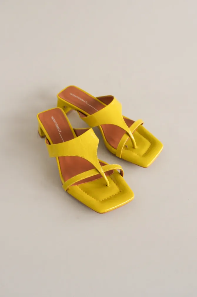 FLUME SANDAL