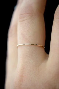 HAMMERED THIN STACKING RING