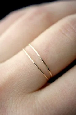 HAMMERED THIN STACKING RING