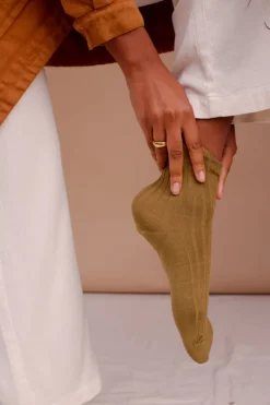 HER SOCKS PESTO