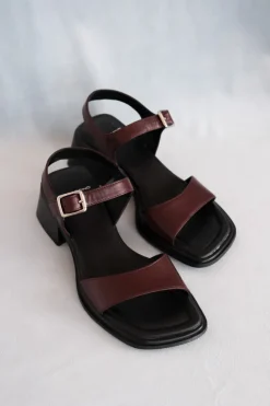 INES THICK STRAP SANDAL