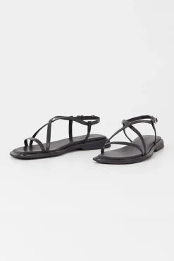 IZZY CRISS CROSS SANDAL