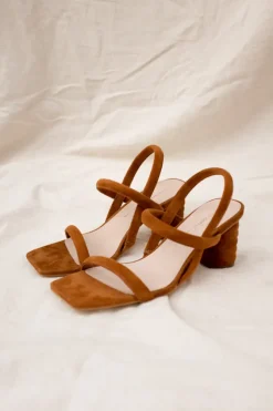 KIFTON SANDAL SIZE 10