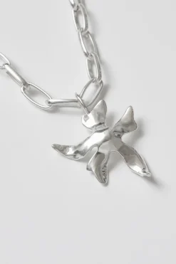 LILAH FLOWER PENDANT