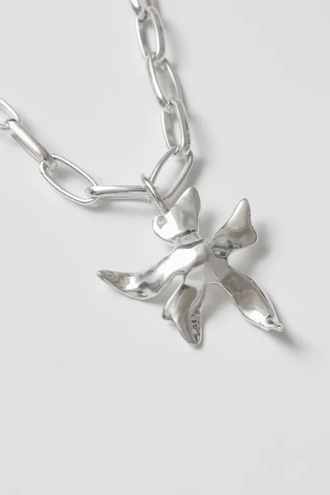LILAH FLOWER PENDANT