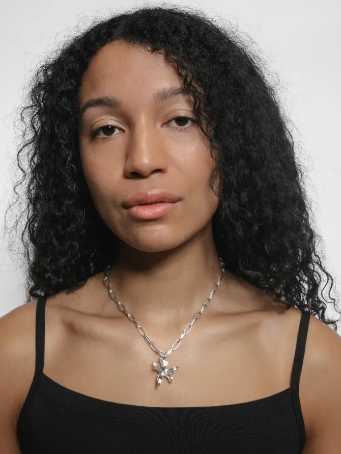 LILAH FLOWER PENDANT