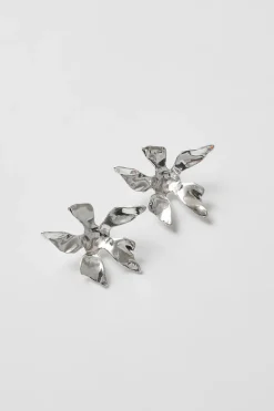LILAH FLOWER STUD