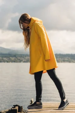 MOSEBACKE RAIN JACKET YELLOW