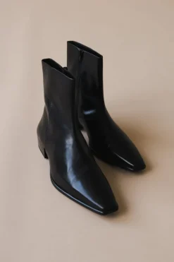 NELLA BOOTS