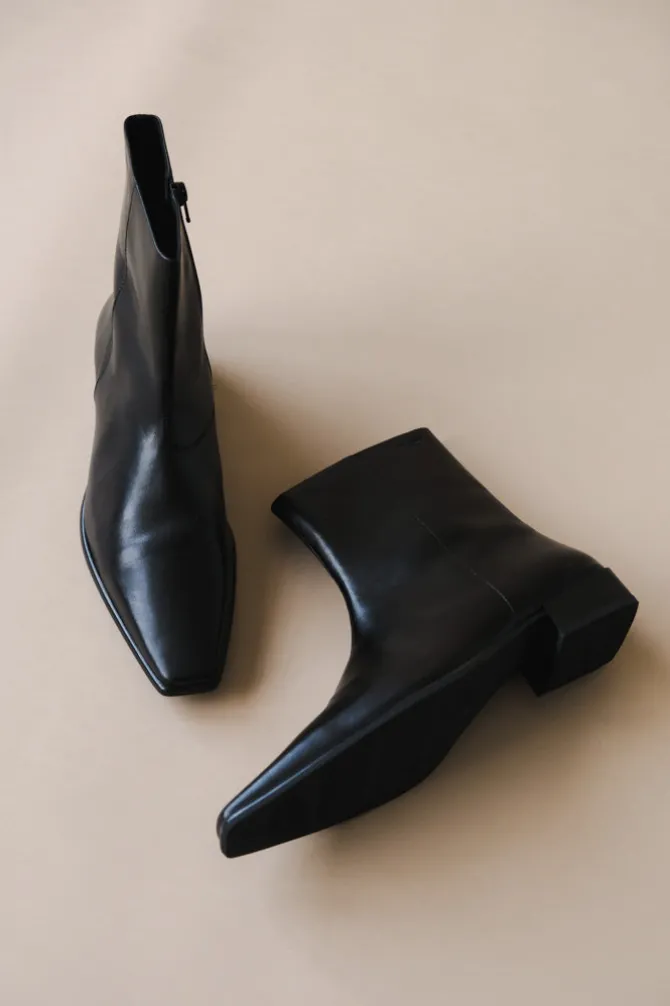 NELLA BOOTS