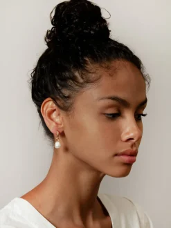 PEARL HOOP EARRINGS GOLD
