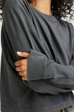 RELAXED CROP LONG SLEEVE TEE