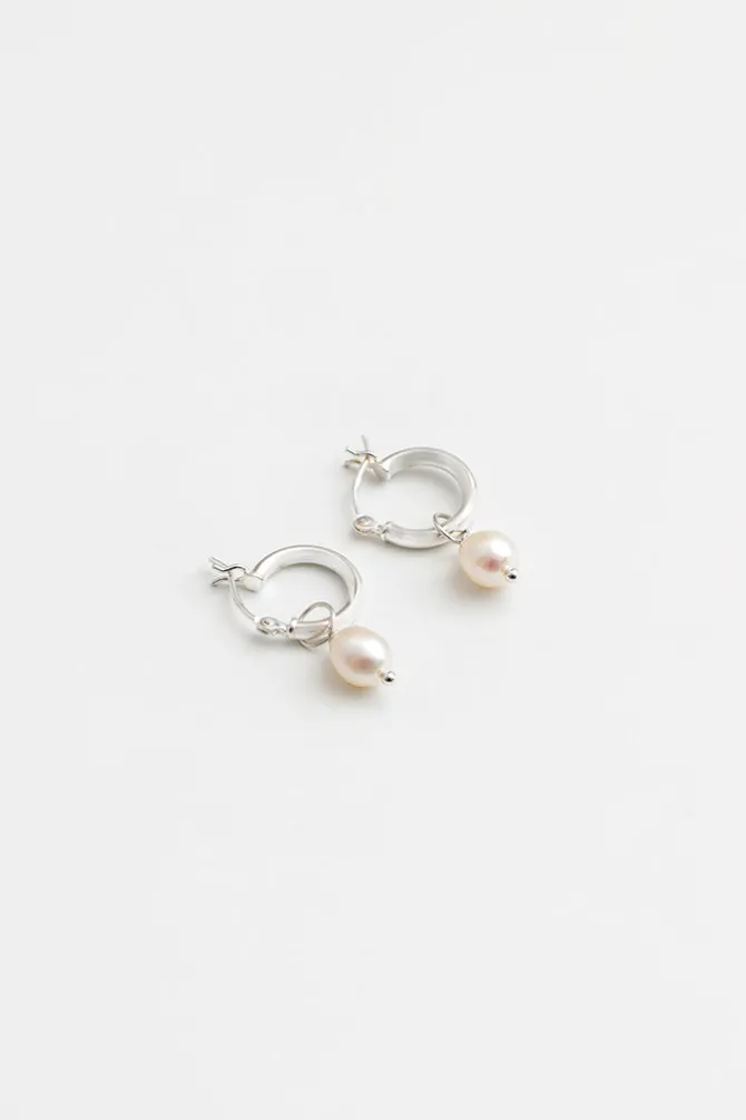 SMALL PEARL HOOP EARRINGS SILVER