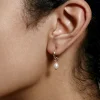 SMALL PEARL HOOP EARRINGS GOLD