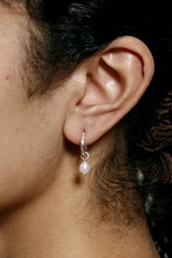 SMALL PEARL HOOP EARRINGS SILVER