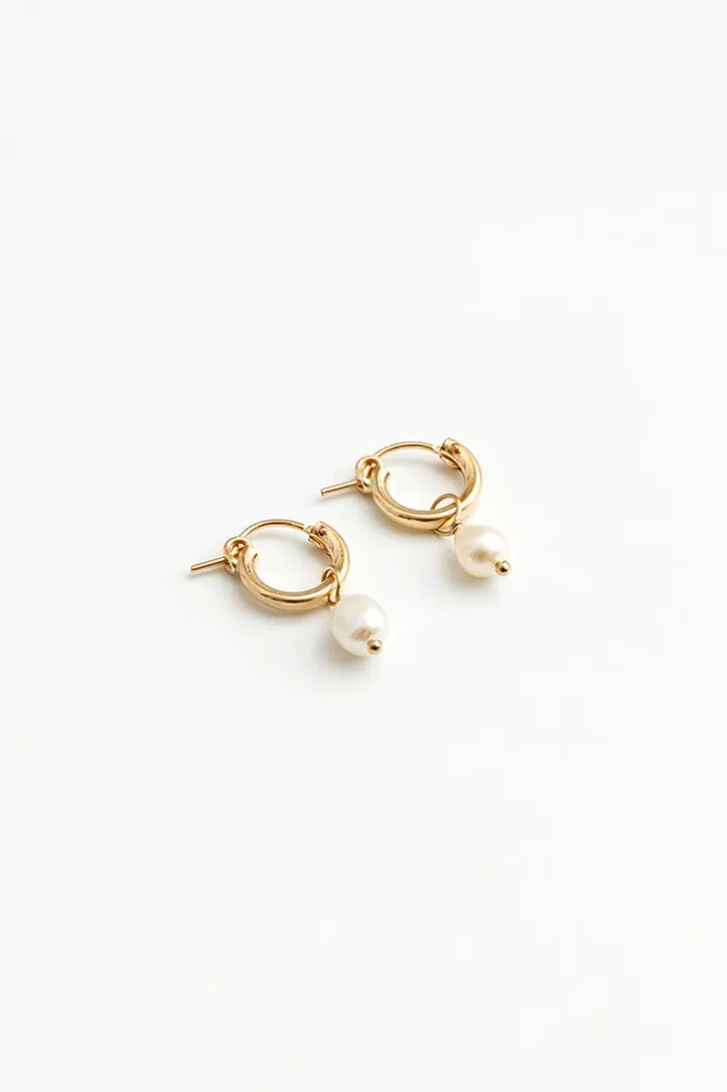 SMALL PEARL HOOP EARRINGS GOLD