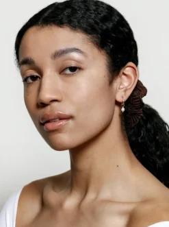 SMALL PEARL HOOP EARRINGS GOLD