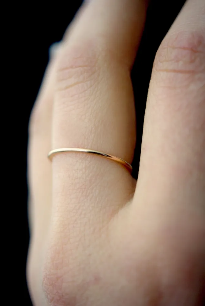SMOOTH MEDIUM STACKING RING