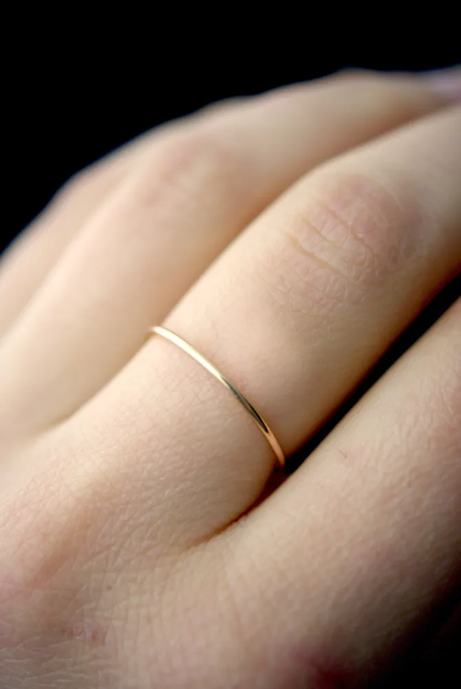 SMOOTH MEDIUM STACKING RING