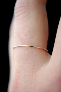 SMOOTH THIN STACKING RING ROSE GOLD