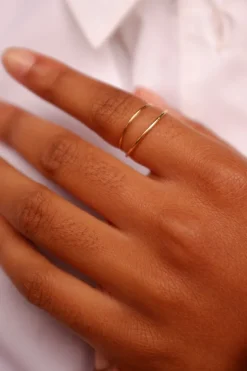 SMOOTH THIN STACKING RING GOLD