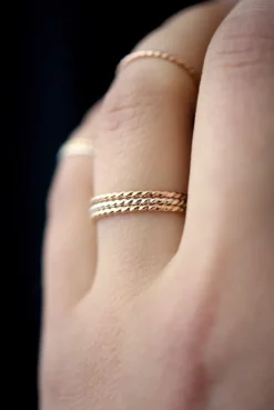THICK TWISTED STACKING RING