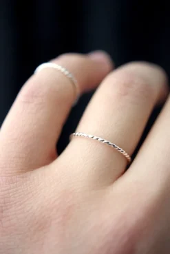 THICK TWISTED STACKING RING