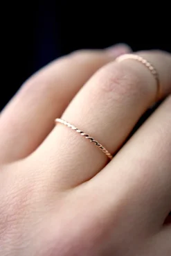 THICK TWISTED STACKING RING