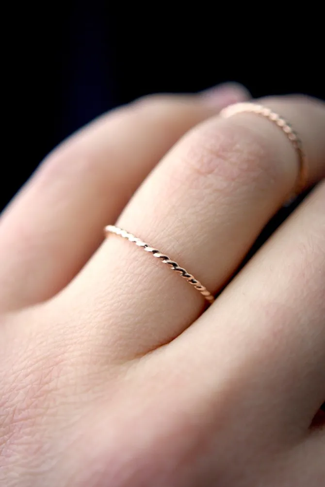 THICK TWISTED STACKING RING