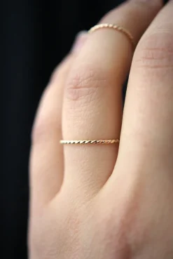 THICK TWISTED STACKING RING