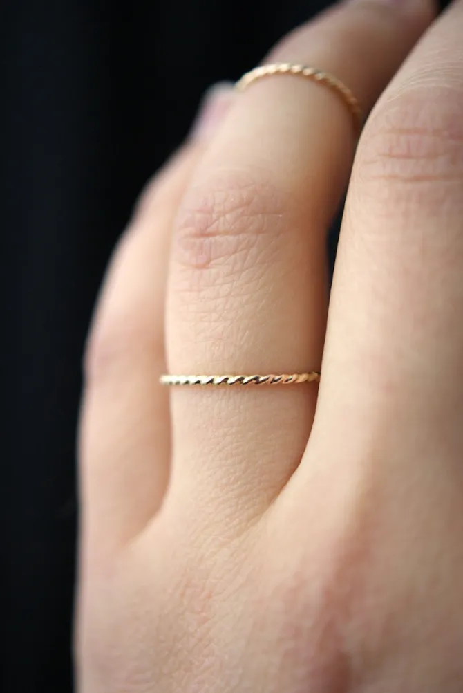 THICK TWISTED STACKING RING