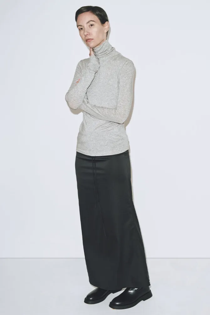 THIN RIBBED ROLL NECK TOP