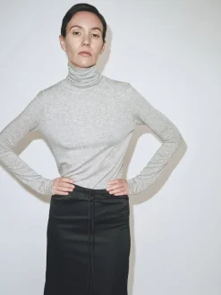 THIN RIBBED ROLL NECK TOP