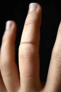 TWISTED THIN STACKING RING