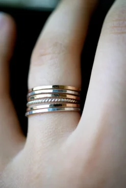 TWISTED THIN STACKING RING