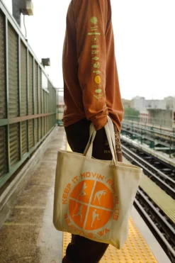 WARM UP TOTE