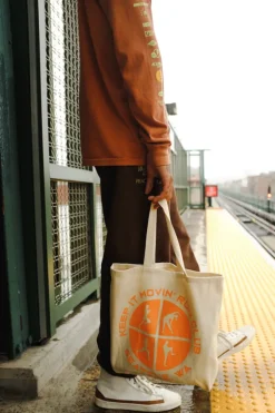 WARM UP TOTE