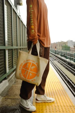 WARM UP TOTE