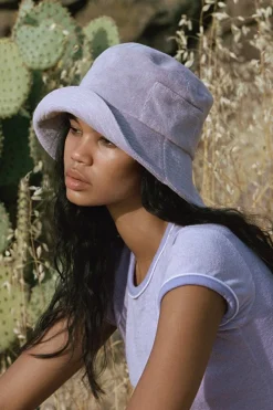 WAVE BUCKET HAT