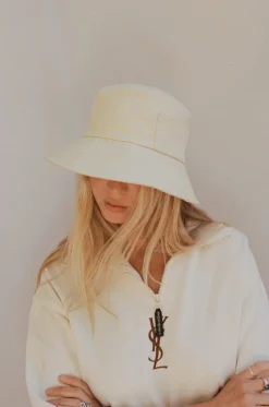 WAVE BUCKET HAT