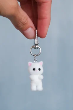 WHITE CAT BAG CHARM